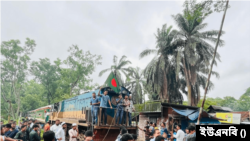 দ্বিতীয় দিনের মতো ঢাকা-ময়মনসিংহ রেলপথ অবরোধ করেছেন বাংলাদেশ কৃষি বিশ্ববিদ্যালয়ের (বাকৃবি) সাধারণ শিক্ষার্থীরা।