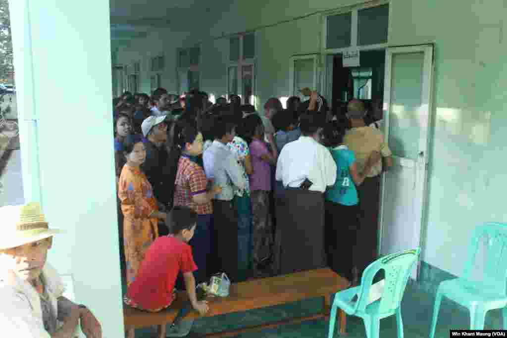 Myanmada o&#39;tgan parlament saylovlarida Aun San Su Kiy boshliq muxolif partiya, Demokratiy uchun milliy liganing qo&#39;li baland kelgan. Hukmron partiya mag&#39;lubiyatini tan olmoqda. Oxirgi chorak asrda o&#39;tkazilgan ilk erkin saylovlar bu.
