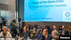 Tổng giám đốc IMF Christine Lagarde, Chủ tịch Ngân hàng Thế giới Jim Yong Kim, Tổng thống Guinea Alpha Conde và Tổng thư ký Liên Hiệp Quốc Ban Ki-moon họp bàn về cuộc khủng hoảng Ebola tại Washington, ngày 9/10/2014.