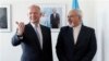 British Foreign Minister William Hague (l) meets with Iran's Foreign Minister Mohammad Javid Zarif at the United Nations, Sept. 23, 2013.