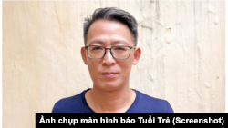 Ông Nguyễn Lân Thắng lúc´bị công an bắt. Ảnh do công an Hà Nội cung cấp và được chụp lại từ màn hình báo Tuổi Trẻ