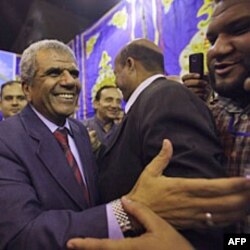 Sobi Solih, Musulmon Birodarlar yetakchilaridan, bir paytlar parlament a'zosi bo'lgan, yana saylanish umidida, bu safar guruhning rasmiy vakili sifatida