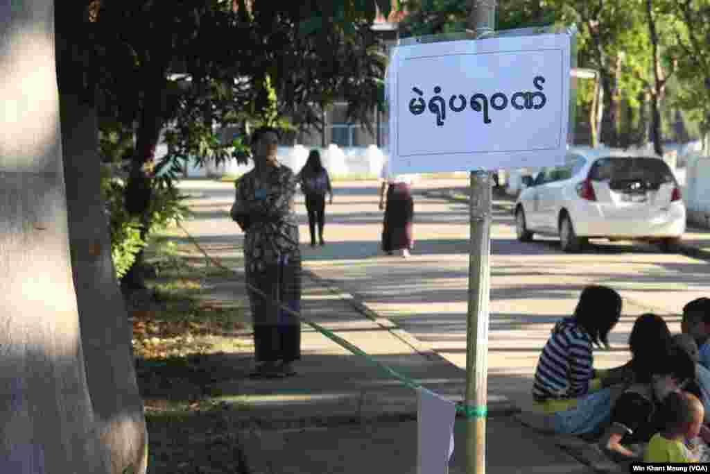 Myanmada o&#39;tgan parlament saylovlarida Aun San Su Kiy boshliq muxolif partiya, Demokratiy uchun milliy liganing qo&#39;li baland kelgan. Hukmron partiya mag&#39;lubiyatini tan olmoqda. Oxirgi chorak asrda o&#39;tkazilgan ilk erkin saylovlar bu.