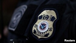 AQSh Immigratsiya va bojxona xizmati xodimlari mamlakat chegara postida 