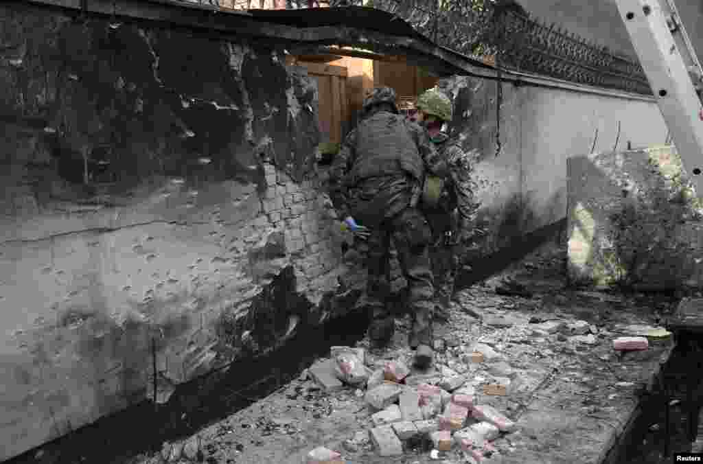 Xuruj ro&#39;y bergan yerga NATO askarlari yetib bordi.