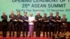 Lãnh đạo các nước ASEAN. Từ trái: Tổng thống Philippines Benigno Aquino III, Thủ tướng Singapore Lý Hiển Long, Thủ tướng Thái Lan Prayut Chan-o-cha, Thủ tướng Việt Nam Nguyễn Tấn Dũng, Tổng thống Myanmar Thein Sein, Thủ tướng Malaysia Najib Razak, Quốc vương Brunei Hassanal Bolkiah, Thủ tướng Campuchia Hun Sen, Tổng thống Indonesia Joko Widodo và Thủ tướng Lào Thongsing Thammavong chụp hình lưu niệm trong lễ khai mạc Hội nghị Thượng đỉnh ASEAN lần thứ 25 tại Myanamr, ngày 12/11/2014.