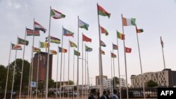 Delegates arrive for the closing ceremony of African Union summit at the Palais des Congres in Niamey, July 8, 2019. 