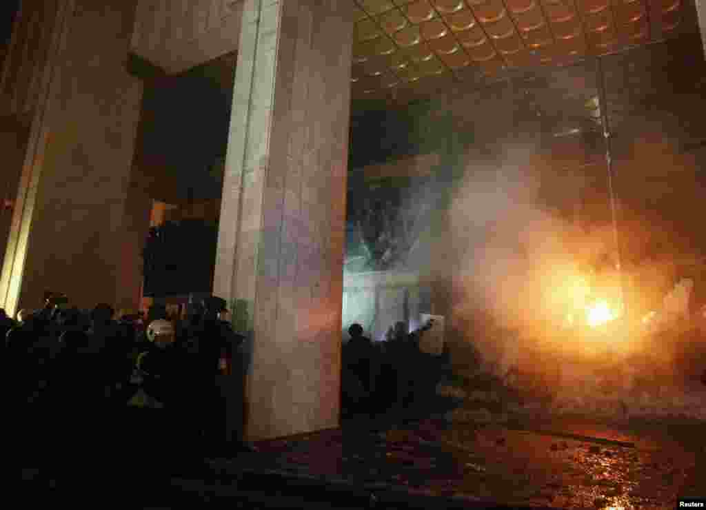 Parlament binosiga hujum.