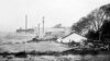 En esta foto de archivo del 15 de octubre de 1954, las mareas altas, azotadas por el huracán Hazel, destruyen barcos y edificios en Swansboro, Carolina del Norte, mientras la tormenta azota la costa atlántica. 