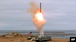 18-avgust kuni AQSh Kaliforniya yaqinidagi San-Nikolas orolida yer-havo rusumidagi yangi raketani sinovdan o'tkazdi
