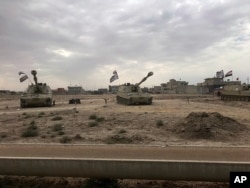 Kirkuk janubida joylashgan Iroq tanklari, 13-oktabr, 2017-yil.