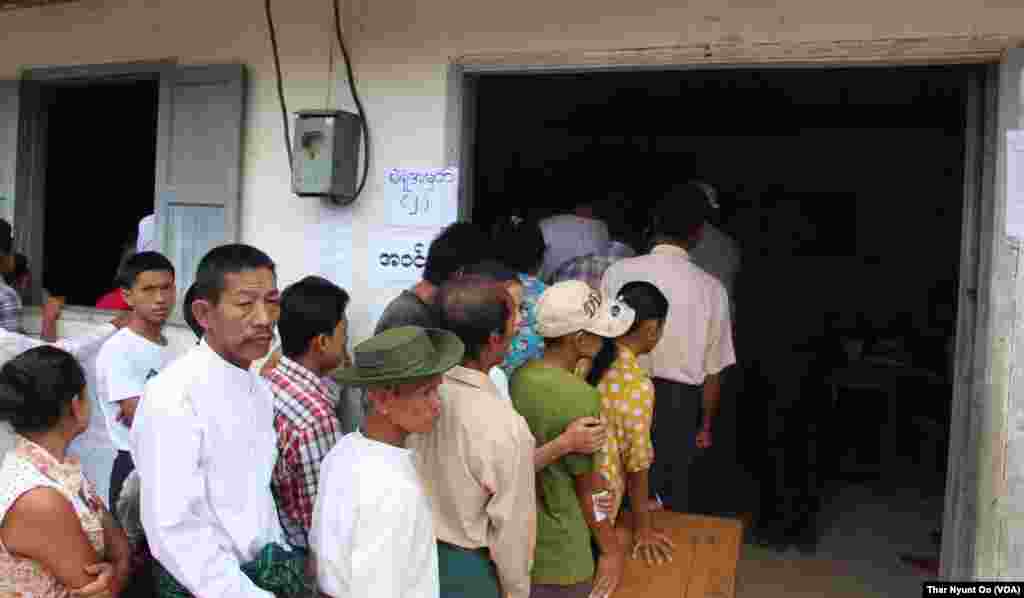 Myanmada o&#39;tgan parlament saylovlarida Aun San Su Kiy boshliq muxolif partiya, Demokratiy uchun milliy liganing qo&#39;li baland kelgan. Hukmron partiya mag&#39;lubiyatini tan olmoqda. Oxirgi chorak asrda o&#39;tkazilgan ilk erkin saylovlar bu.