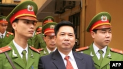 Tiến sĩ Cù Huy Hà Vũ bị tuyên phạt 7 năm tù giam, và quản chế 3 năm sau khi thọ án tù