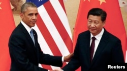 Prezident Barak Obama (chapda) va Xitoy rahbari Si Zinpin, Pekin, Xitoy, 12-noyabr, 2014-yil