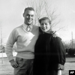 Rut Beyder Ginsburg turmush o'rtog'i Martin Ginsburg bilan, 1954