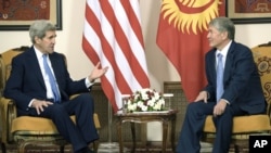 AQSh Davlat kotibi Jon Kerri Qirg'izistonda, 31-oktabr, 2015