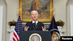 Prezidan Joe Biden pwononse yon diskou sou diplomasi Etazini antreprann pou dekouraje La Risi mete plis twoup ak zam sou frontye Ikren nan, nan Lamezonblanch, Vandredi 18 Fevriye 2022. 