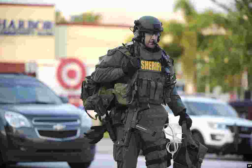 An Orange County Sheriff&#39;s Department SWAT member arrives at the scene of a fatal shooting at Pulse Orlando nightclub in Orlando, Florida, June 12, 2016.
