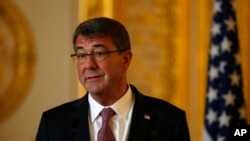 Eshton Karterning so'zlariga ko'ra, raketalar qaramay-netmay, kutilmaganda otilishi Amerika boshchiligidagi koalitsiyaning askarlari va aslahalariga xavf solishi mumkin.