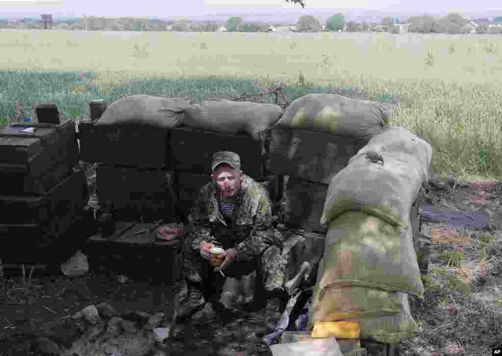 A Ukrainian soldier takes a rest at a checkpoint outside Slovyansk, Ukraine, May 30, 2014.