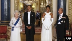 Nữ hoàng Elizabeth và Hoàng tế Philip tiếp đãi Tổng thống Obama và phu nhân Michell Obama tại Ðiện Buckingham