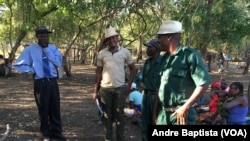 Mariano Nhongo (de gravata) e membros da sua Junta Militar 