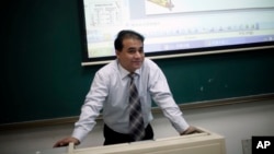 Pekinlik uyg'ur professori Ilhom To'xti qamoqda
