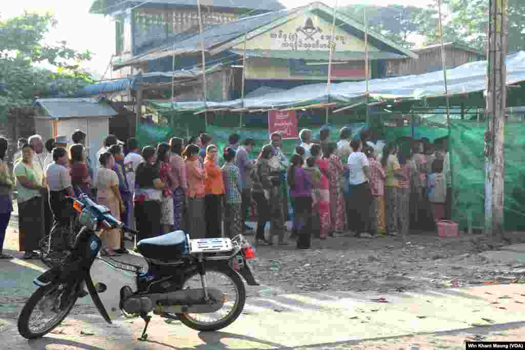 Myanmada o&#39;tgan parlament saylovlarida Aun San Su Kiy boshliq muxolif partiya, Demokratiy uchun milliy liganing qo&#39;li baland kelgan. Hukmron partiya mag&#39;lubiyatini tan olmoqda. Oxirgi chorak asrda o&#39;tkazilgan ilk erkin saylovlar bu.